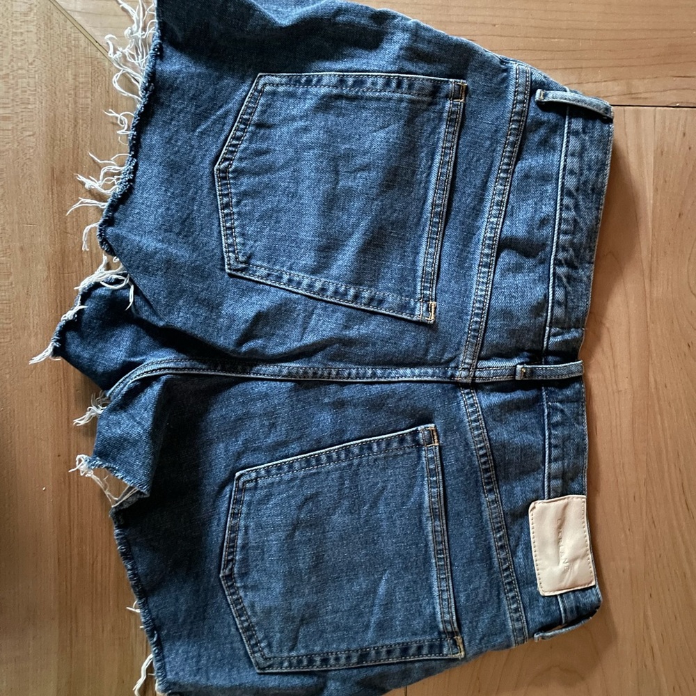 Everlane 90s cheeky short